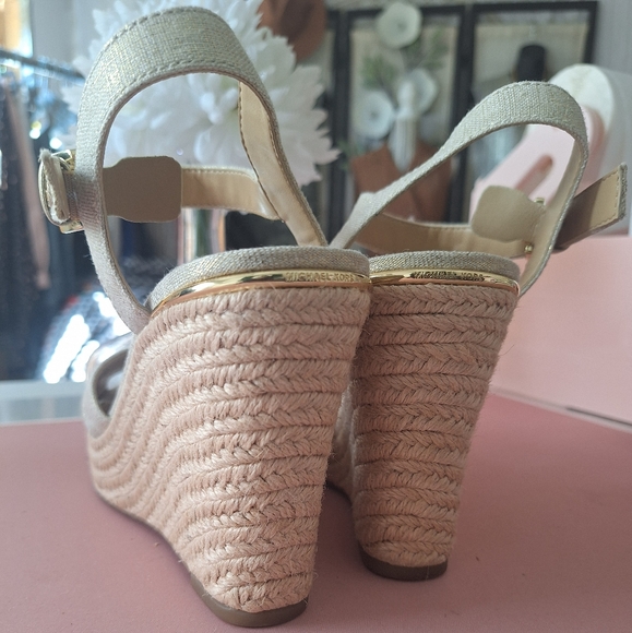 Micheal Kors Cream Sandals - Picture 2 of 9